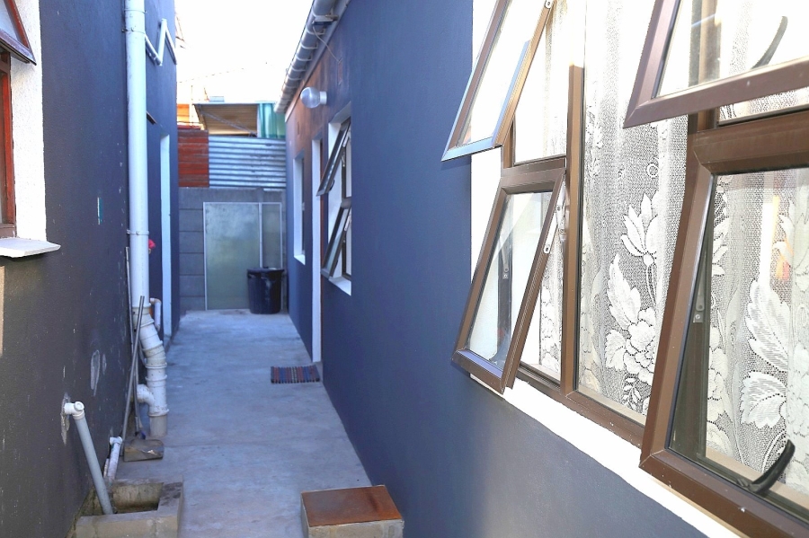 11 Bedroom Property for Sale in Ravensmead Western Cape